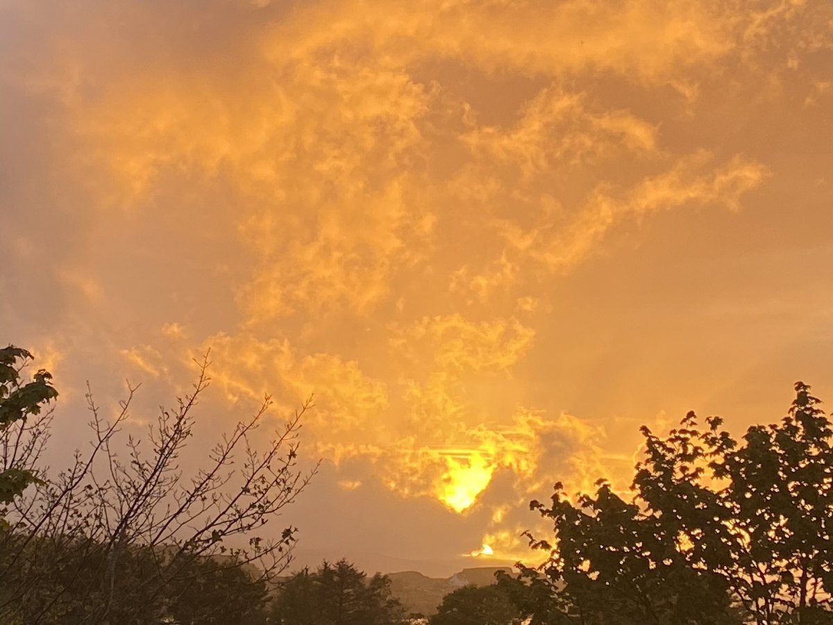 Stunning sunset over #Dunvegan tonight