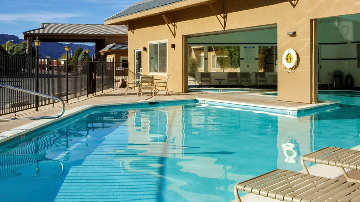 MoabValleyInn's tweet image. Our pool is now open!  We look forward to seeing you soon!  
#keepsocialdistancinginmind #washthosehands
