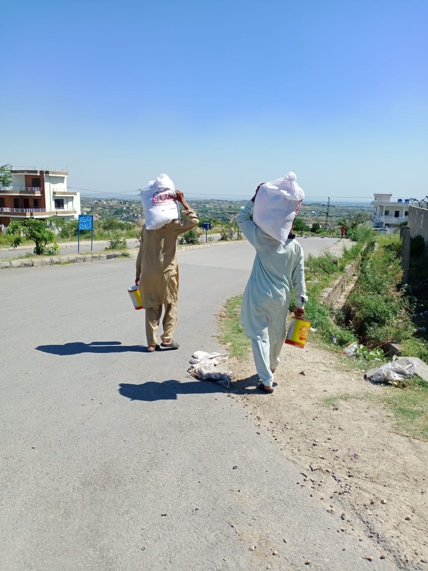 Kort_org_uk's tweet photo. KORT team and our MUSKORTEERS are delivering monthly Ramadan food packs to the most needy & deserving families of Mirpur City and surrounding areas on daily basis.
#muskorteers #ramadhan #food #packs #distribution #city #mirpur #daily #basis #thanks #donors #supporters #support https://t.co/5wzMAXSXso