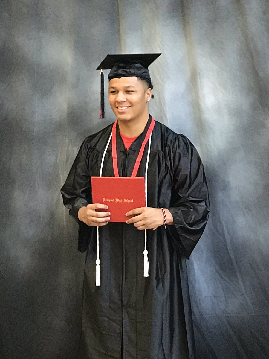 giaunte's tweet photo. first generation graduate? first family graduate? i think so 😎 https://t.co/d7UqB7DS4n
