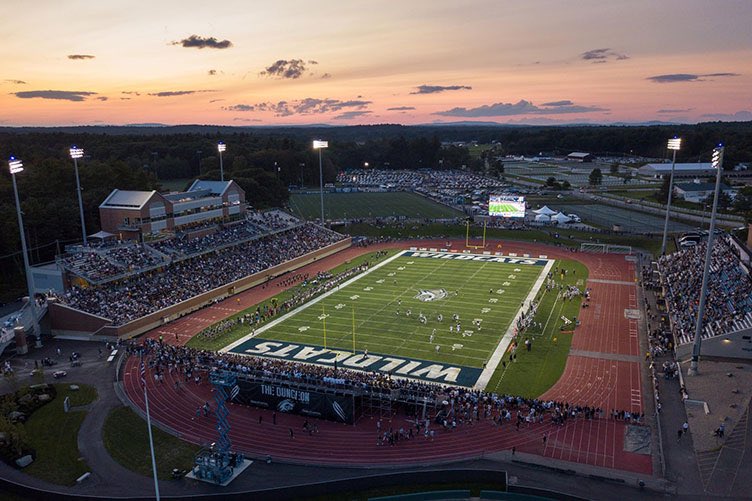 Jadensandlin2's tweet photo. Blessed to say that I have received an offer to the University of New Hampshire‼️ @rwsantos2 @JerisMcIntyre @TC_Football @CoachMcClain73 https://t.co/4zl6osXkCO