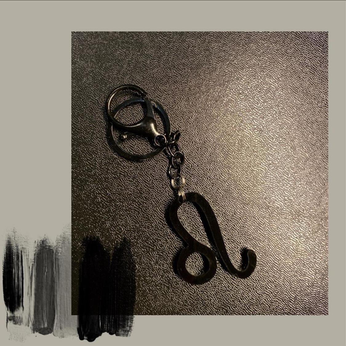 StelleZodiac's tweet photo. Key chains 🔑 
نوفرها بالطلب 🖤 https://t.co/TXpgUqDm51