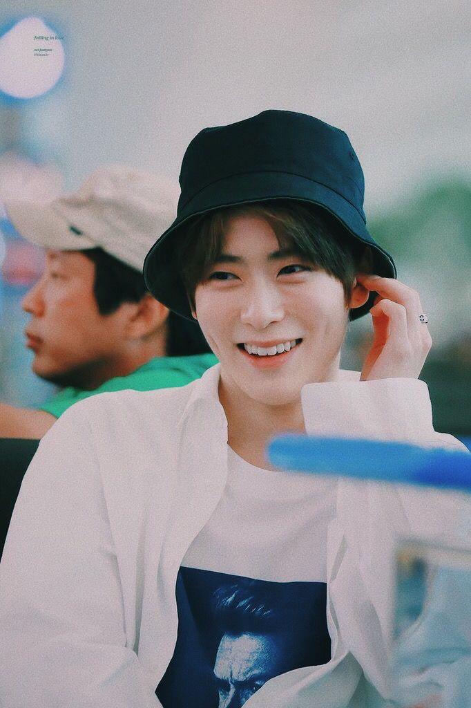 senichul's tweet photo. #WELOVEJAEHYUN
Buồn chút thôi mà thương anh nhiều hơn🖤💚💚💚💚🖤 Cảm ơn về bức thư của anh, em thật sự cần nó để nhẹ lòng, để an tâm, để củng cố hơn nữa niềm tin và tình thương của em nơi anh!!!! 
"We'll be alright. I want to try again."
Stay self, stay healthy https://t.co/Bl6UzxcAA1