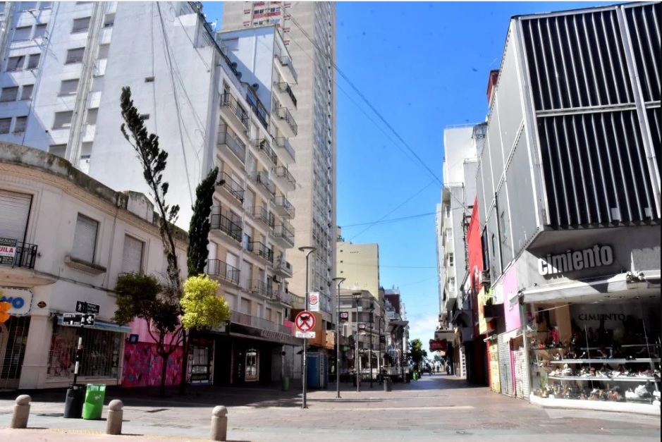 Volver a trabajar es una necesidad imperiosa
La situación se ha vuelto dramática para los comercios que desde hace casi 70 días han tenido que cerrar sus puertas.
Piden levantar sus persianas para que sus locales no queden cerrados por siempre
Comunicado👉 bit.ly/2ZgJuBS
