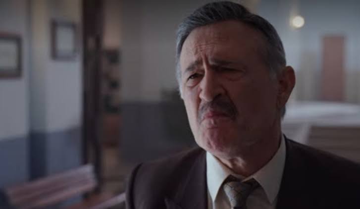 Ünlüler ödüldeyken başlarında bu adamın durduğuna yemin edebilirim ama kanıtlayamam. Başka açıklaması olamaz...

#survivior2020