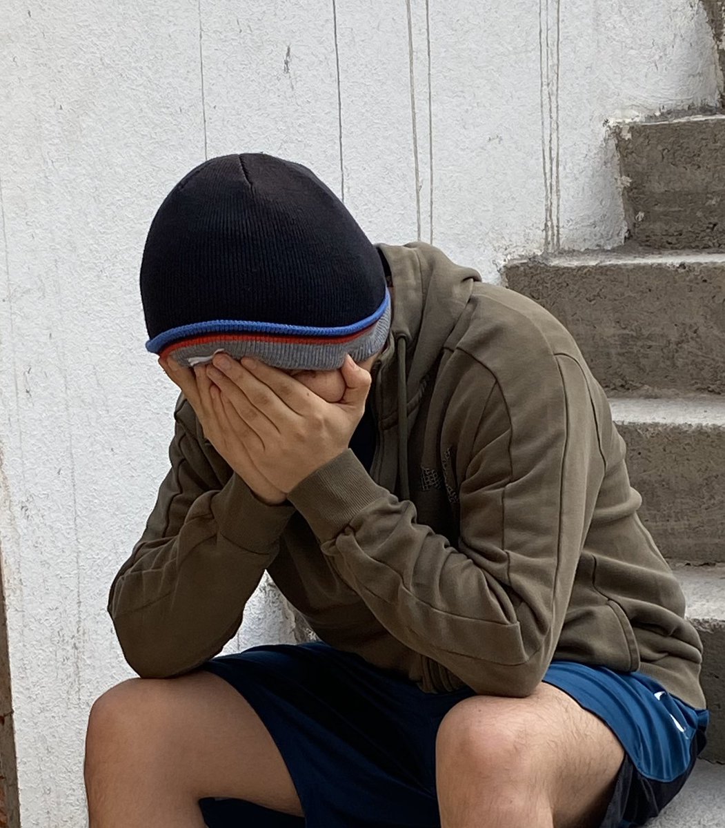 Quackity's tweet image. everybody log off from twitter i want to be alone for a moment .