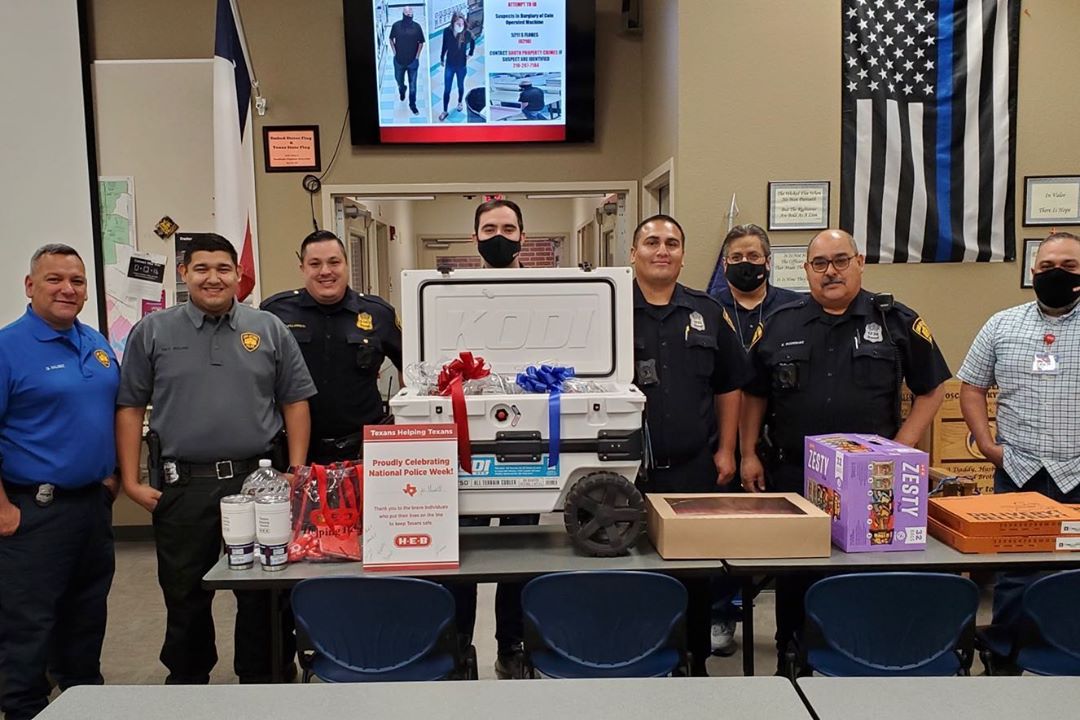 Last week, in celebration of #NationalPoliceWeek our Partners visited stations across Texas to honor & extend  gratitude to all the brave men and women in law enforcement who dedicate their lives to serve and protect our Texas communities. #HEBHelpingHere #TexansHelpingTexans