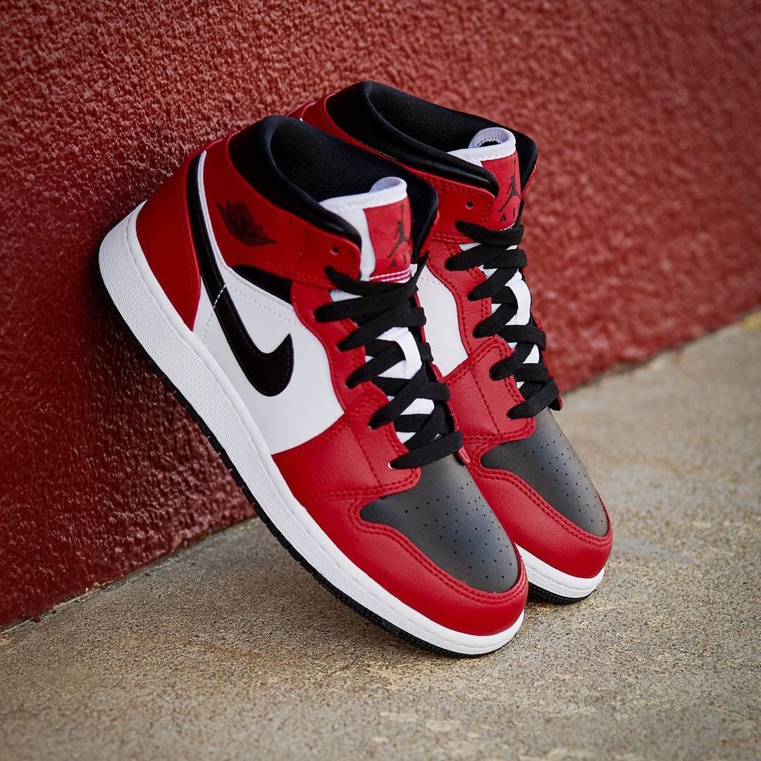 air jordan 1 mid foot locker canada