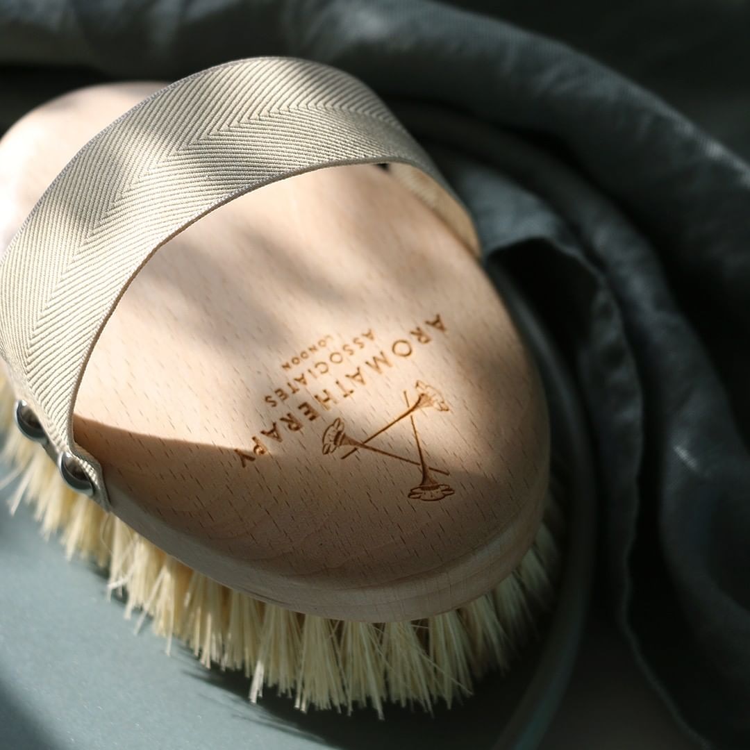 AromaAssocUSA's tweet photo. Recharge and reawaken your skin with a complimentary Revive Body Brush gift, yours with any $75 order with code BRUSH. https://t.co/7uxtN8ARWQ