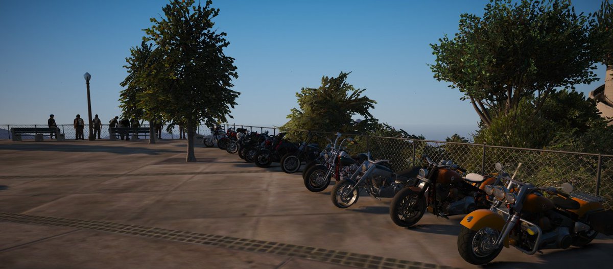 NathanWilsonLS's tweet photo. Petite sortie avec les copains du club pour un bon moment de détente ! 😄 https://t.co/V3Y5L1pO2t
