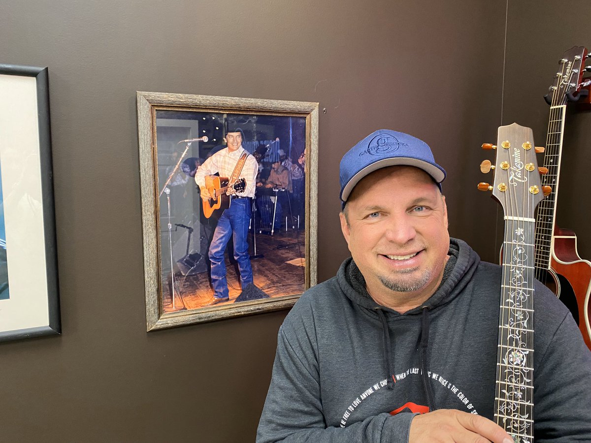 garthbrooks's tweet photo. Join the FUN! We're celebrating the King!! love, g #StudioG 

Watch here: https://t.co/gNIWuLbo1a https://t.co/OigTsxfSzD