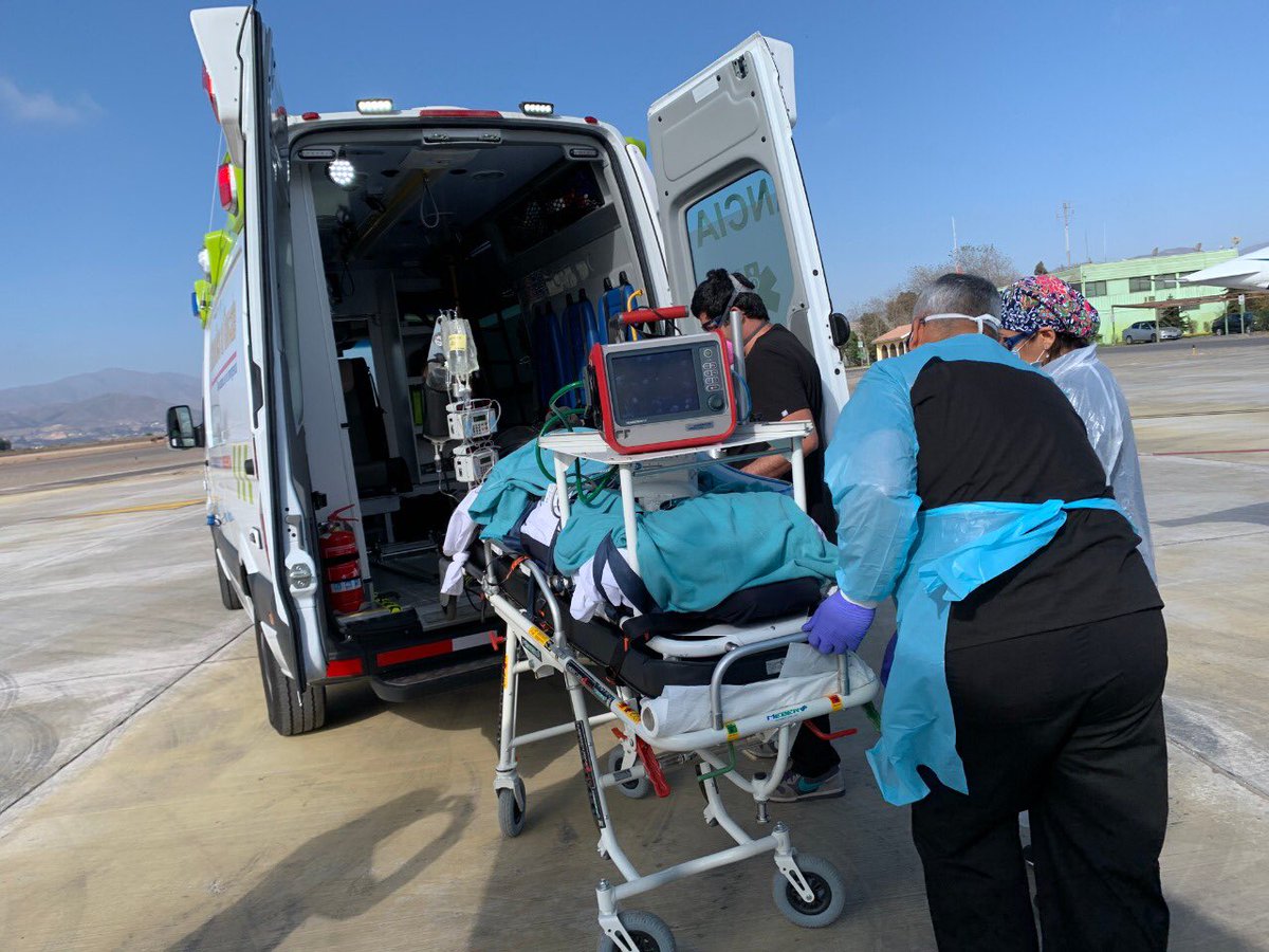 Aclarar que la primera paciente trasladada a nuestra #RegionDeCoquimbo desde #Iquique no es portadora de #COVID_19. Ella requería de ventilador mecánico y recibirá todos los cuidados necesarios en la Unidad de Paciente Crítico del <a href="/HSPCoquimbo/">Hospital San Pablo de Coquimbo</a> #CuidemonosEntreTodos 🏥 🇨🇱