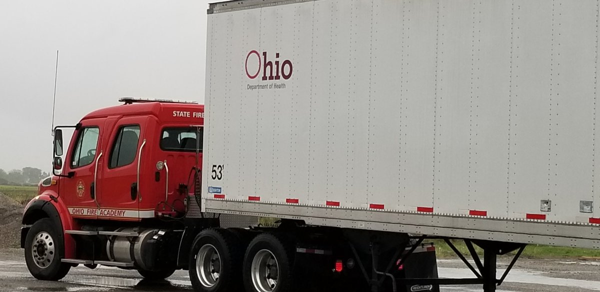 marion_co_ema's tweet photo. Thank you to our delivery drivers from 🚒@OhioFire for bringing us needed supplies from @Ohio_EMA and @OHdeptofhealth today! Special shout out to MTFD's Chief Ben Meddles for helping us unload these pallets in the rain! ☔
#PartnersInPreparedness https://t.co/ayEGsAdD6H