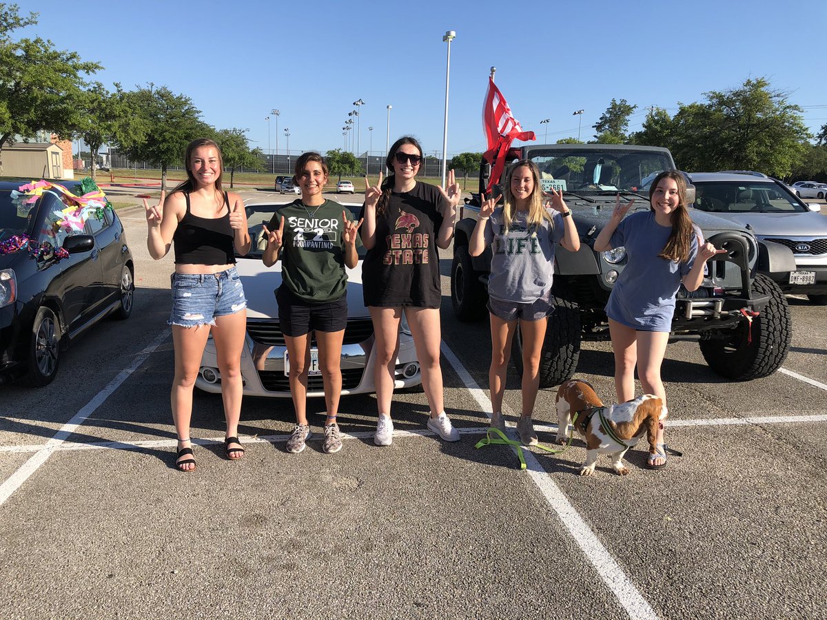 OttCarissa's tweet photo. Senior send-off! #CPPackStrong @CPLadyWolves https://t.co/fTH2Sr7631