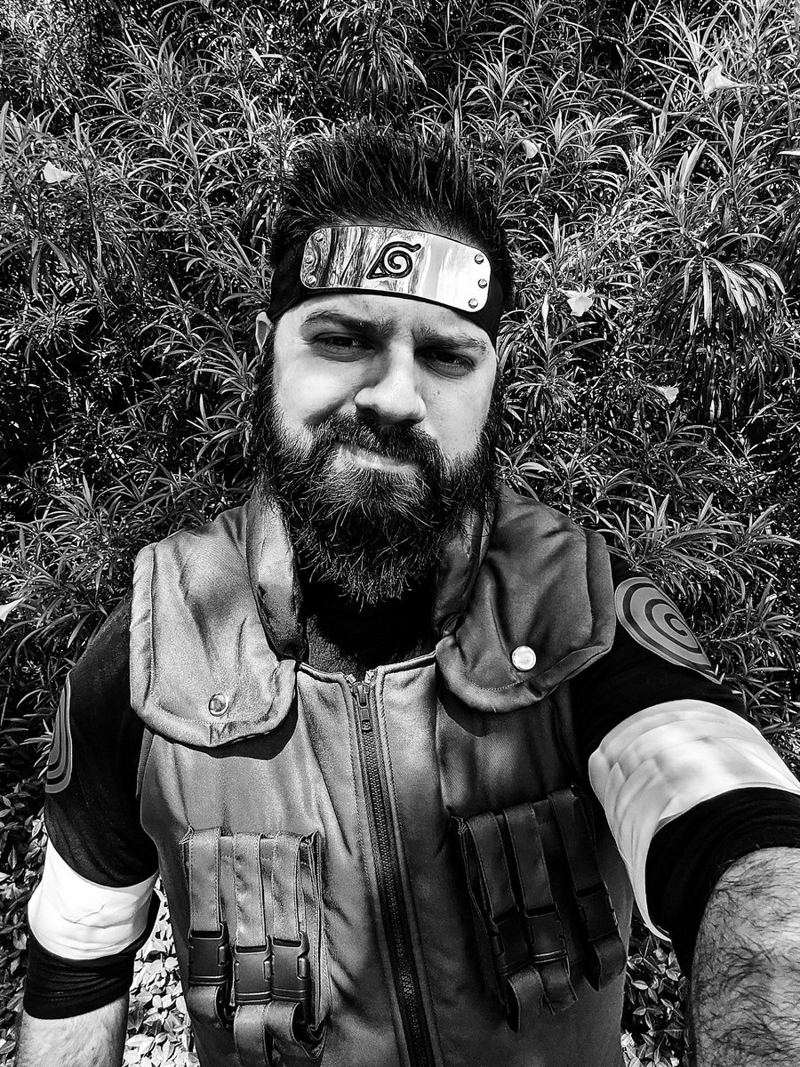 ValhallaOn's tweet photo. #anime #cosplay #cosplayer #asuma #naruto #manga #costume #hobby #edit #ninja #quarantine #nerd #weeb #fun #blackandwhite https://t.co/x4vphOGzGL