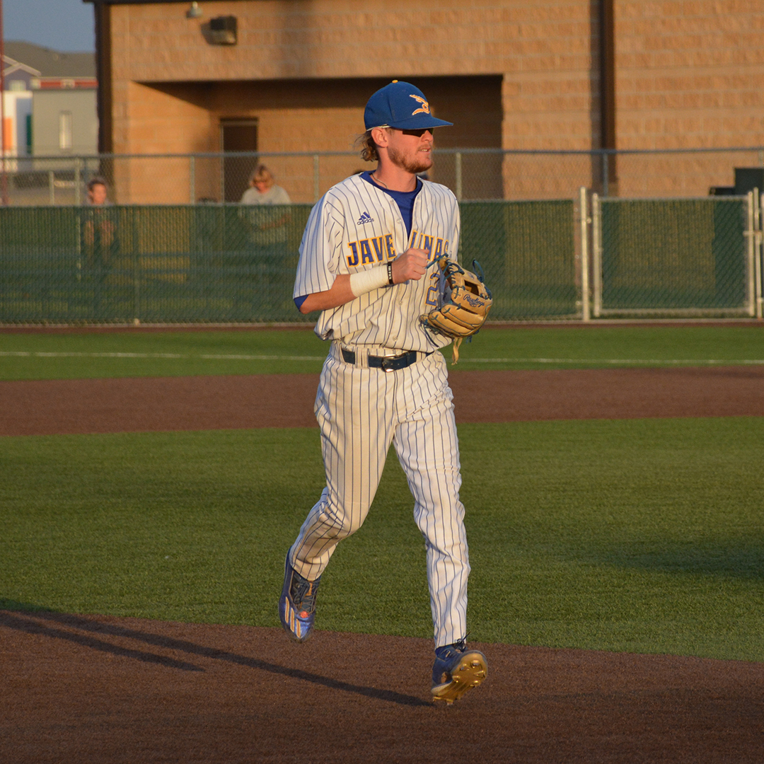 TAMUK - 1 | CSM - 0 | BOT 1

Starting off strong as a fielder's choice grounder from <a href="/pablo8hern/">Pablo R Hernanadez</a> scores <a href="/kohl_World2/">Kohl Ullman</a> for the Hogs!

#GoJavelinas #RewindWithWhataburger