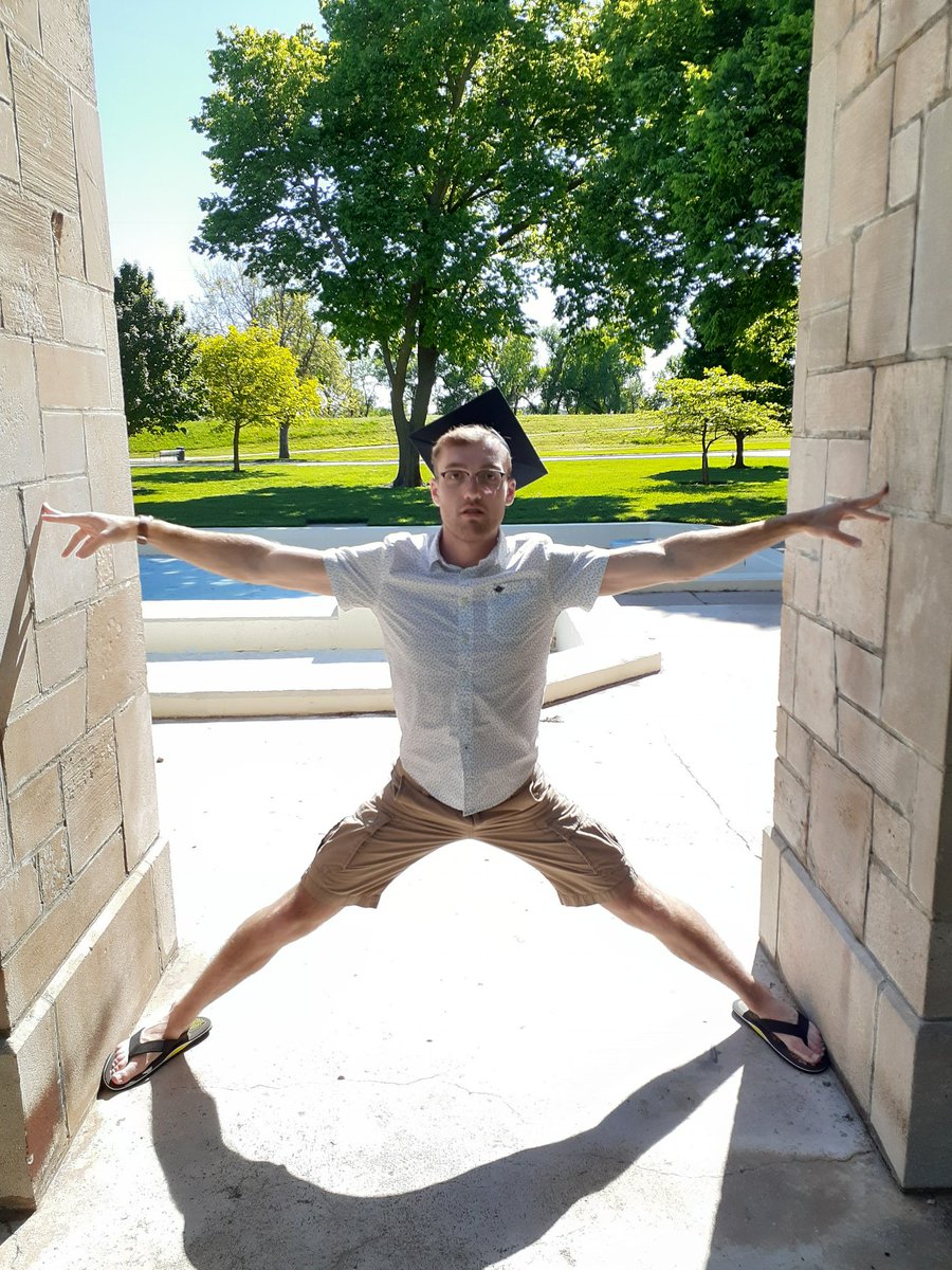 CarsonHaury's tweet photo. Some of the highlights from my photoshoot. #ESUClassof2020 https://t.co/KpaF7eJ74x