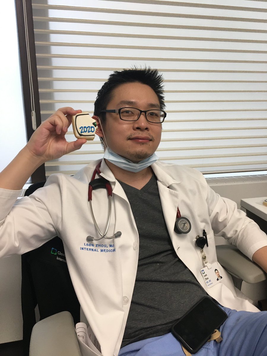 CCF_IMCHIEFS's tweet photo. Our #FRAMEA PGY-3s loved their special graduation cookies today!! ❤️🍪Some of us ate them before any photo evidence could be collected. 😁 Other FRAMEs be on the lookout, you’re up next! @zhouligan @kbharris90 @abbyCCim @CoryChevalier @ErinCovert22 @DrAmyBSullivan https://t.co/zR8uIjA7OW