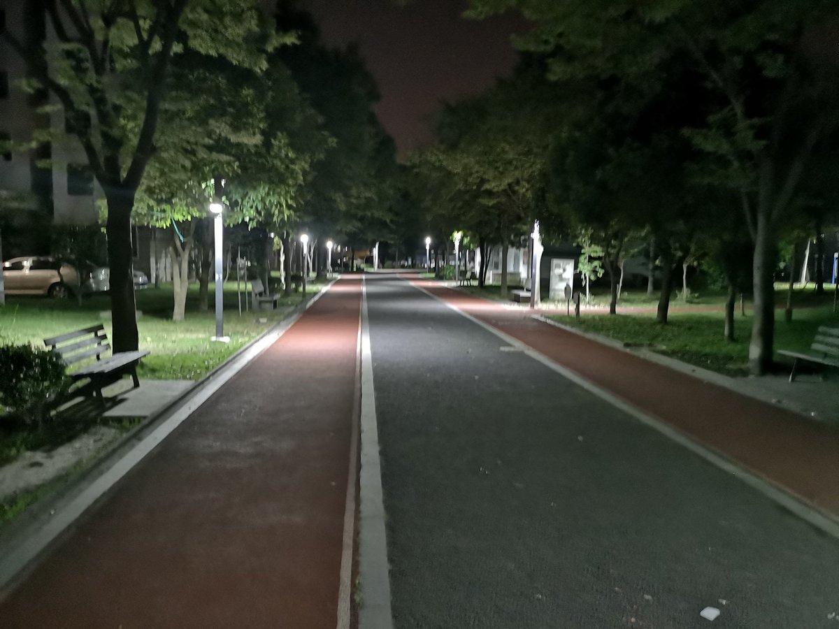 dahengdiguo's tweet photo. 小区里溜溜，凉凉脚 https://t.co/8swyy0zbJb