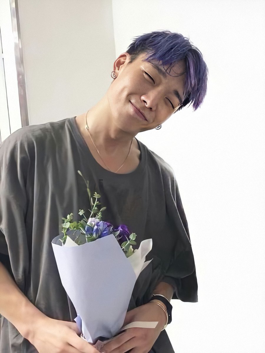 lorrejen's tweet photo. Good day to my favorite people. 
@krungy21 @IBGDRGN @bobbyranika @official_mino_ Hope your mornings are started with goodvibes. 💗💛❤️💙 https://t.co/UF313Rq7WB