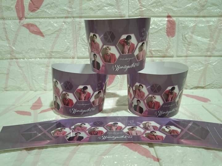 JenYoon1004's tweet photo. #8finitywithEXO Cupsleeve samples are all pretty ๐ https://t.co/cszC7FExKD