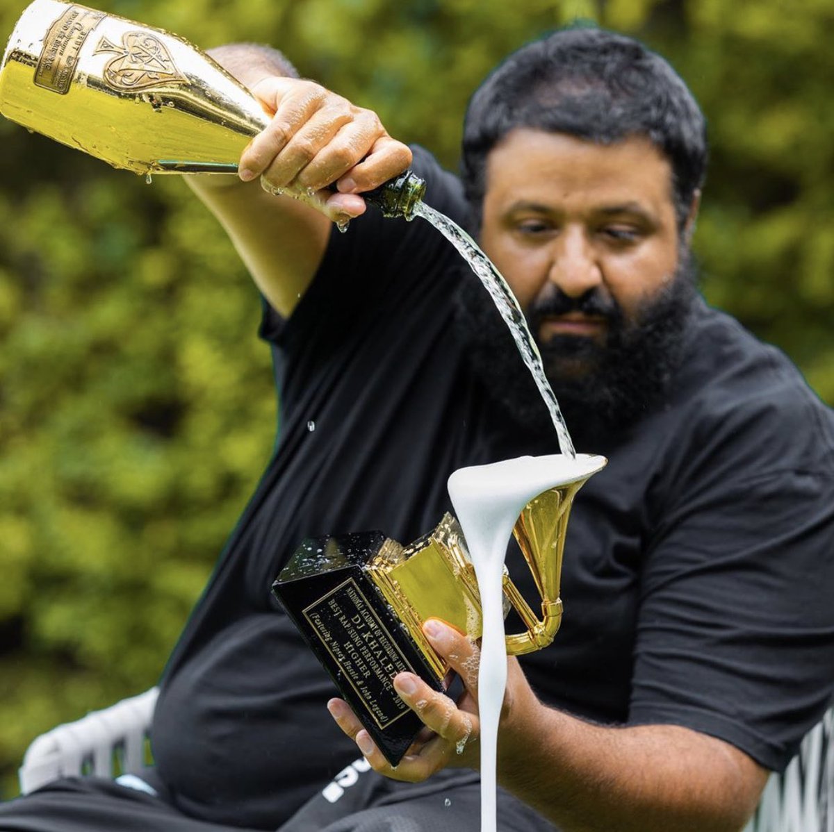 AlphaManagemen2's tweet photo. #djkhaled celebrates as #fatherofashad go PLATINUM !! #music #business #mogul https://t.co/ctywRmRuca