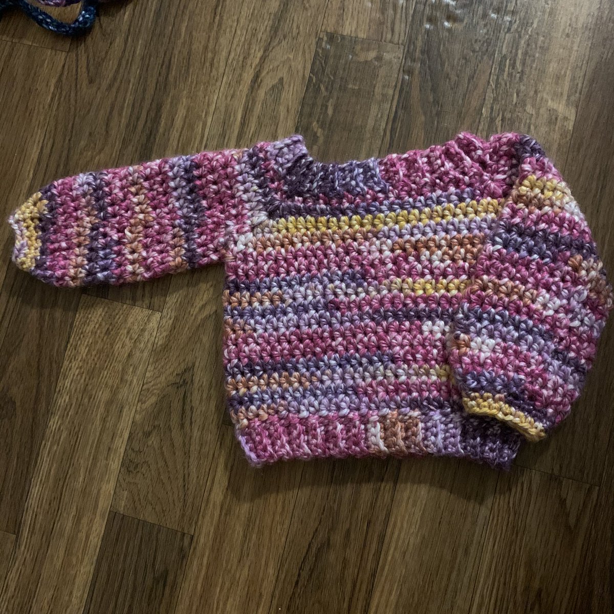 Super soft chunky pink raglan sweater100% acrylicSize 6 months$15 shipped DM to claim