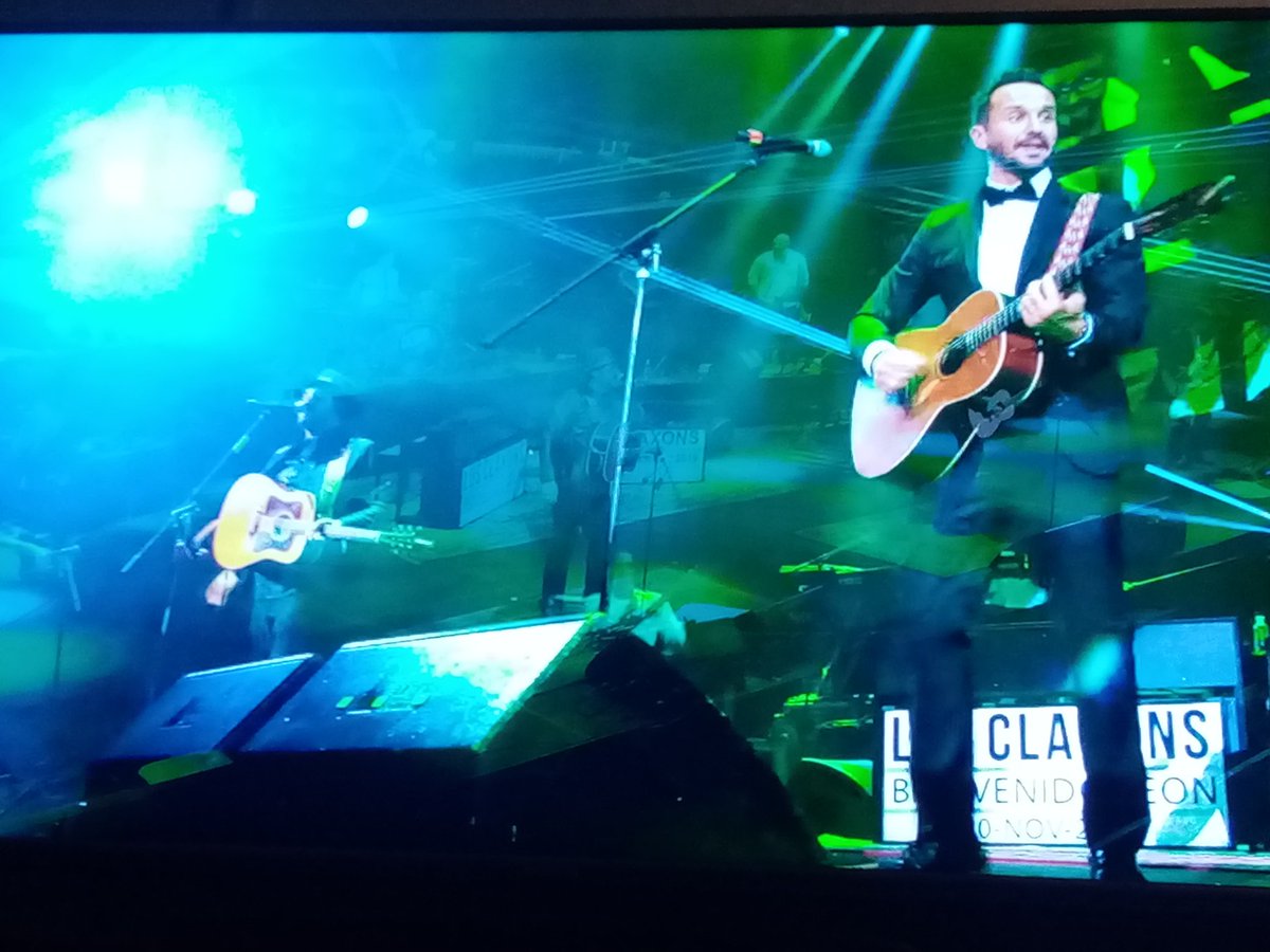 ValeItzel7's tweet photo. @LosClaxons Grandes Grandes, de lo mejor 👏💖 por siempre @Nachito10 https://t.co/yScECYEApw