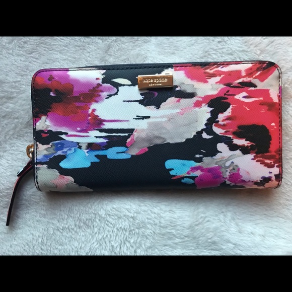 ShavonCripps's tweet photo. So good I had to share! Check out all the items I'm loving on @Poshmarkapp #poshmark #fashion #style #shopmycloset #roseanna #missme: https://t.co/OxTVBKJx5M https://t.co/lZt6nXOYnx