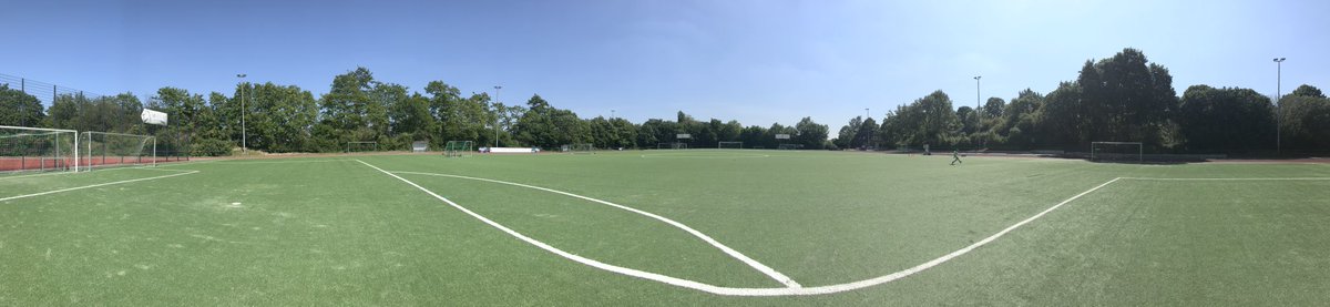 Wochenlang drauf vorbereitet, Was, Wie und Welche Übung man als Trainer mit seinen Jungs machen kann/soll
Am Ende strahlen alle meine Jungs ganz ganz breit über das Gesicht, wenn Sie einfach nur auf Tor Bolzen können.... So einfach manchmal ⚽️♥️💯 #gwb2009 #gwb