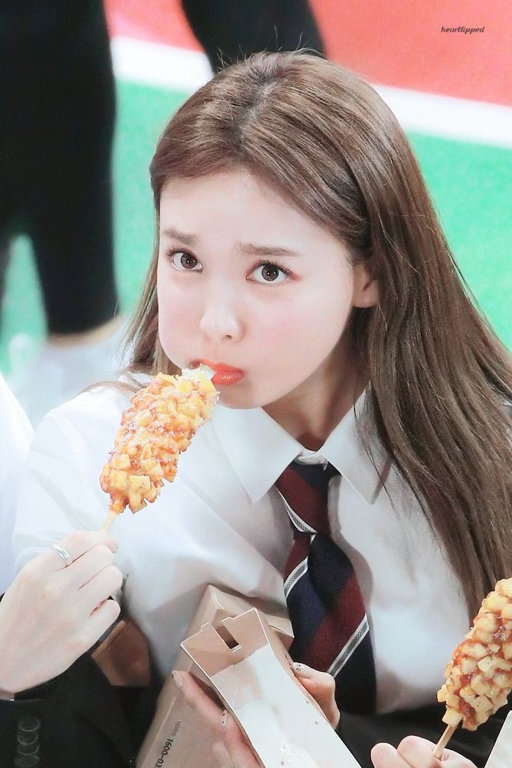 tiny_nayeon's tweet photo. #나연 https://t.co/saZsEowl6d