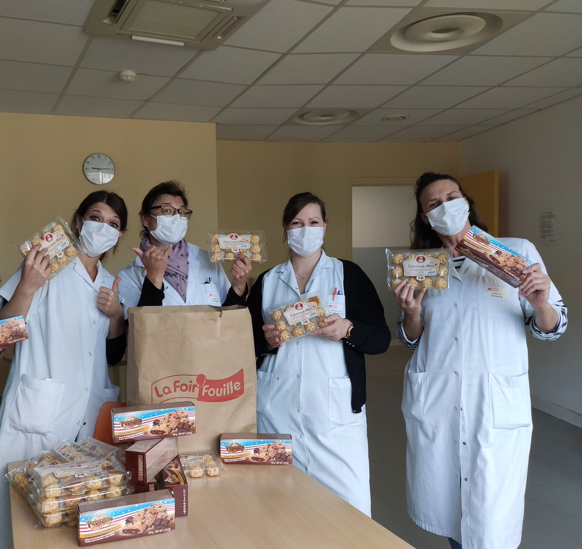 NHNavarre's tweet photo. Merci pour votre générosité 😄🙏
-> @lafoirfouille #Evreux pour les denrées offertes aux soignants
-> à #Holopharm et à #Ipack @valdereuil_info pour le gel hydroalcoolique et les flacons pour le reconditionnement 
#solidariteCovid19 #NHNavarre
@AggloSeineEure @laFHFnormandie https://t.co/EWkreAEBi7