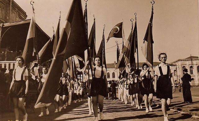 “Arkadaşlar!Gençliğe bakın.Türk milli bünyesindeki asil kanın ifadesine dikkat edin!” 19 Mayıs Atatürk’ü Anma,Gençlik ve Spor Bayramımız kutlu olsun!🇹🇷