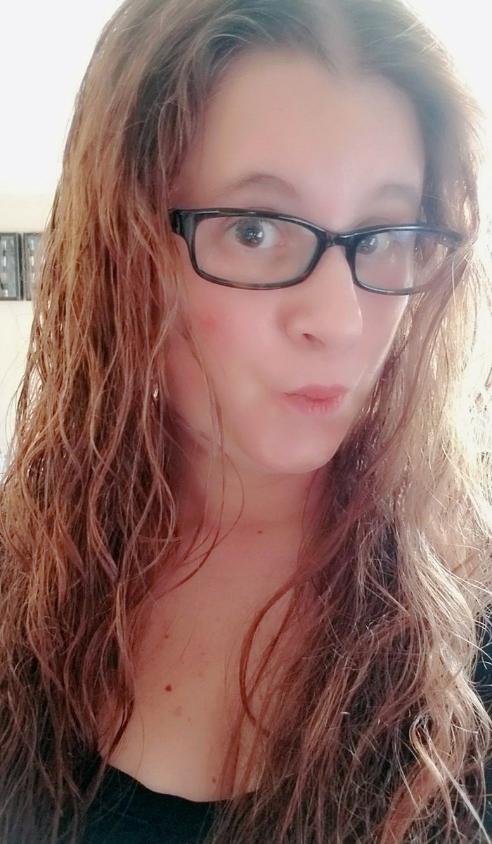 jodielynne_x3's tweet photo. 46 years, 11 months and 28 days of life without glasses. But now that I can see, I guess 47 could look worse. And look ... I found a filter to hide the grey roots! #ivehadagoodrun
#duckfaceselfie #ageisjustanumber https://t.co/Wr3qeFHnCS