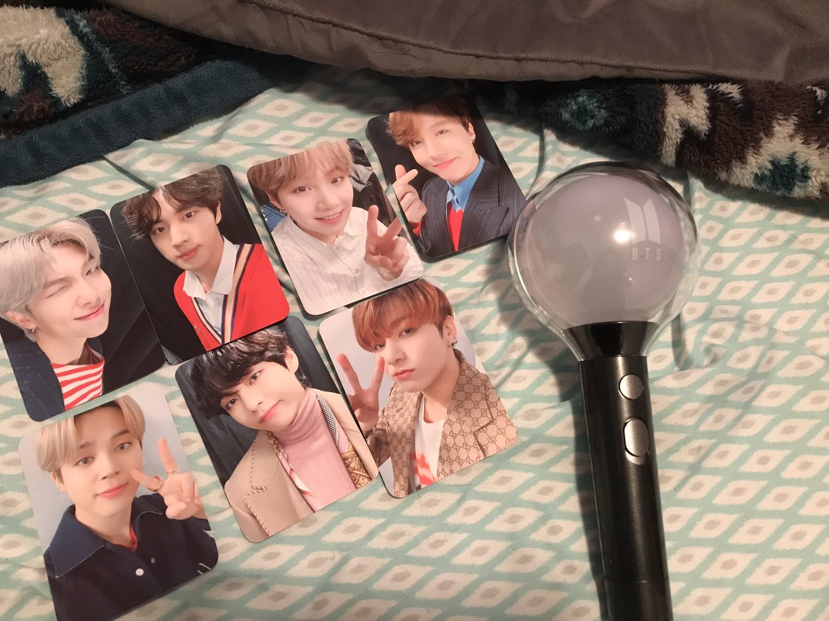 SHOOKYKOOKIEES's tweet photo. I’m so happy 😁😁💜💜 #mapofthesoullightstick #bts https://t.co/jBSNOZajlF