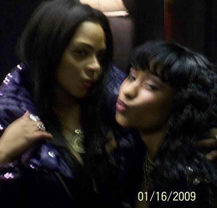 2009: 01/16/2009 Lil’ Kim and Nicki Minaj finally meet for the first time face to face...