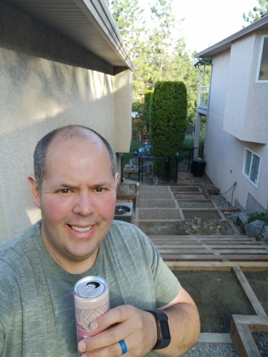 hkyguy1979's tweet photo. @Billyoilers6 @TiffsJan13 @lindsaytheluck @tarissa00 @Sixpie21 @JenniferLachan9 @cdbeharrell @tovs1 Cheers.....done for another day https://t.co/bKnpg3LER2