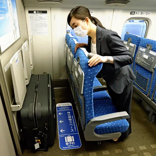 明日から新幹線の特大荷物が事前予約制になるので、ご注意！
