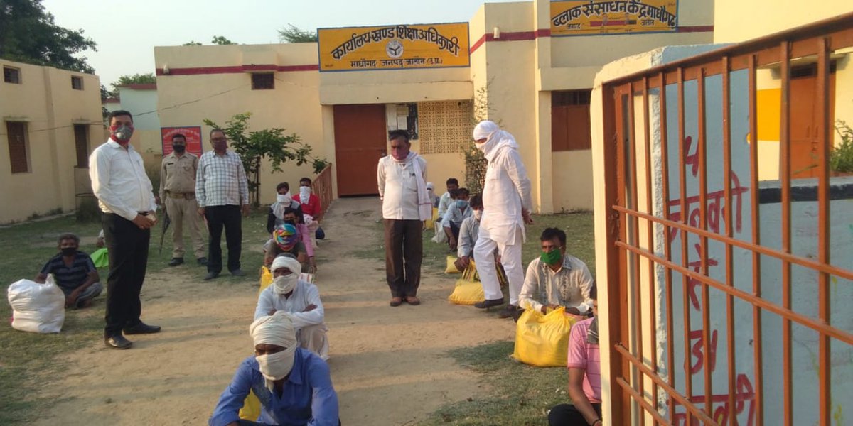 dmJalaun's tweet photo. #COVID-19 के दृष्टिगत भारत सरकार द्वारा किये गए #LockDown के दौरान, #जनपद के #माधौगढ़ में #बाहर से आये #लोगों को #RahatKit वितरित की गई।
@myogiadityanath @spgoyal @sanjaychapps1 @AwasthiAwanishK @rahat_up @deojalaun https://t.co/YG2MQGmBAd