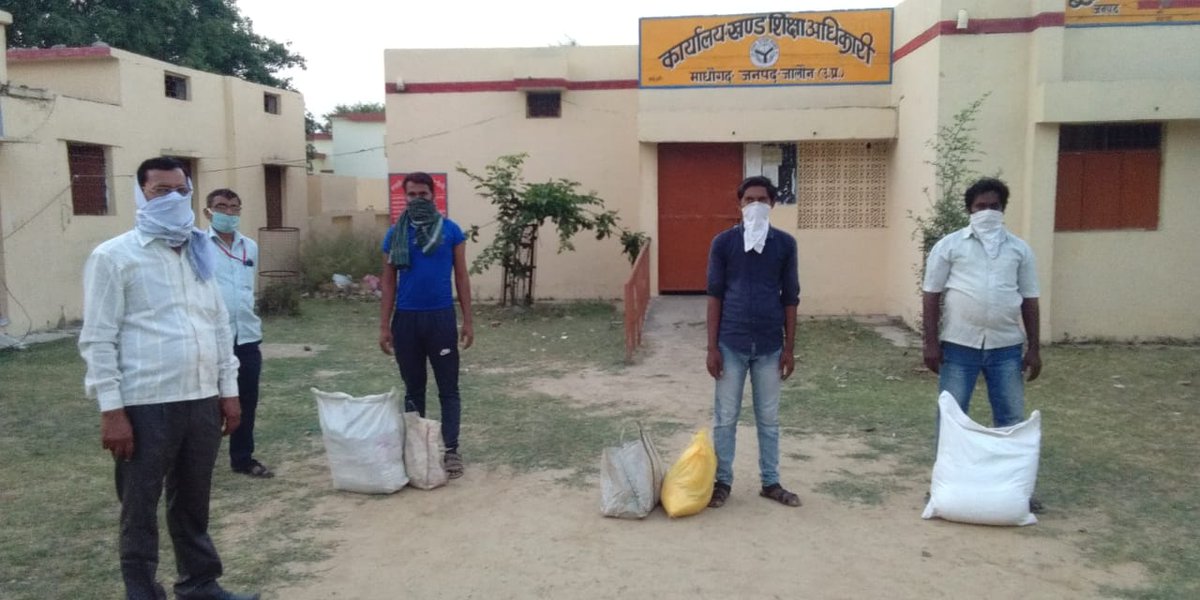 dmJalaun's tweet photo. #COVID-19 के दृष्टिगत भारत सरकार द्वारा किये गए #LockDown के दौरान, #जनपद के #माधौगढ़ में #बाहर से आये #लोगों को #RahatKit वितरित की गई।
@myogiadityanath @spgoyal @sanjaychapps1 @AwasthiAwanishK @rahat_up @deojalaun https://t.co/YG2MQGmBAd