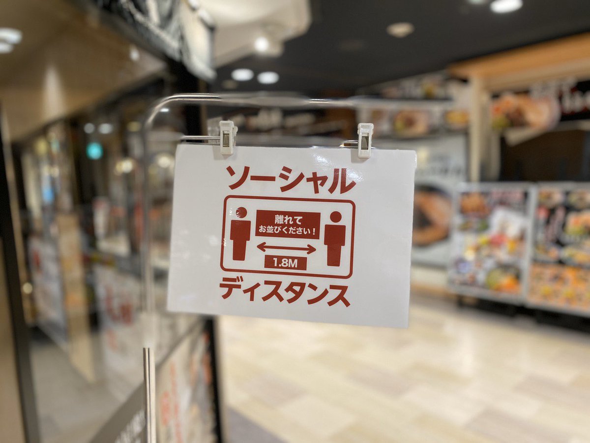 hakata_ikkousha's tweet image. 一幸舎 博多デイトス店、本日より営業再開😆11時から20時（L.o.19時30分）

皆さまよろしくお願いします！
デイトス店もしっかりら一蘭センパイ仕様でコロナ対策‼️

スタッフも元気いっぱい。嬉しそう😊
本日のランチに、熱々ラーメンいかがでしょうか🍜