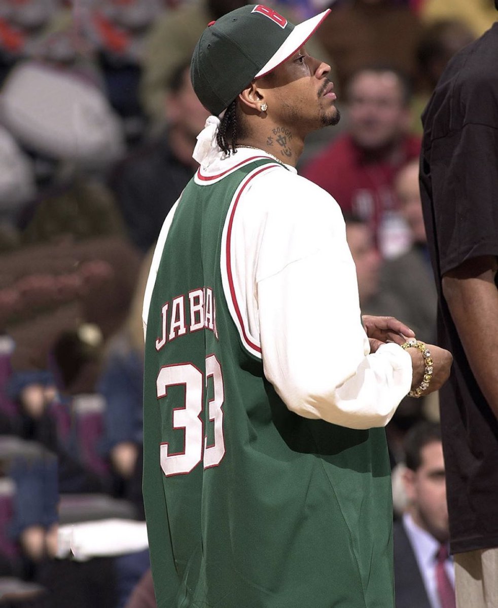 timelesssports_'s tweet photo. Iverson rocking throwbacks. 🔥 https://t.co/n2inlVUL5S