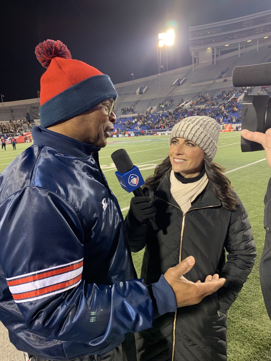 ⁦@middlebrooks⁩ ⁦@JennyDell_⁩ w Mike Singletary at Memphis Express.