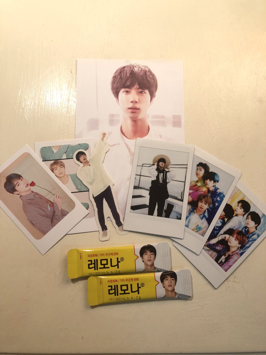 BTS GA ‼️USA/CANADA ONLY‼️ 💞Fanmade print/polaroids, Jin sticker, lomo cards, lemona packets💞 Rules: 💜mbf 💜like/rt 💜comment a pic of ur bias with the tag @BTS_twt Will end when I wake up tm 🤧 Good luck to those who enter!! ❤️☺️ #BTS #BTSARMY #GA #giveaway #JinBTS
