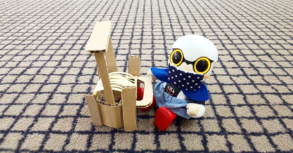 toyota_kaikan's tweet photo. 【カイくんカンちゃんのつぶやき】
織機を作る会社だったよ～😀
自動織機を発明した豊田佐吉さんは、お母さんが毎日機織り機で布を作っている姿をみて大変そうだなって自動で動く機織り機を作ったんだって🥺✨
#toyota #トヨタ自動車 #トヨタ会館 #toyotakaikanmuseum #kirobomini  #stayhome https://t.co/0GY88xsNss