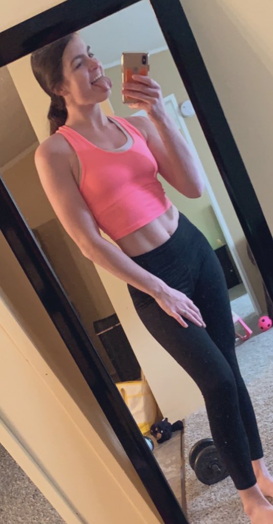 NellielCrigger's tweet photo. It’s okay to wear a crop top when you’re a mom right 😂😜 https://t.co/KNXtf3PjFa