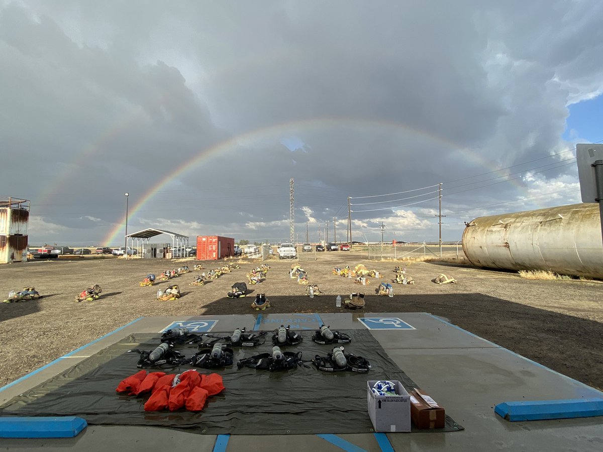COSHanford's tweet photo. As COS Fire Academy cadets finish essential training and head into essential jobs in our communities, tonight they are given a special sign of luck and good fortune. 🚒 🌈🌈👩🏼‍🚒
...
#coshanford #hanford #fireacademy #essentialworkers #cosgiant https://t.co/1uDPMVP4g5