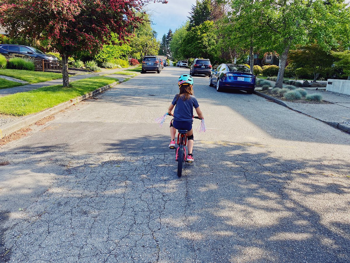 brianfung's tweet photo. I’m going to remember today for a loooong time...today the girl learned to ride a bike. #dadlife #dadlifeistheradlife https://t.co/wnJBq5N6xG