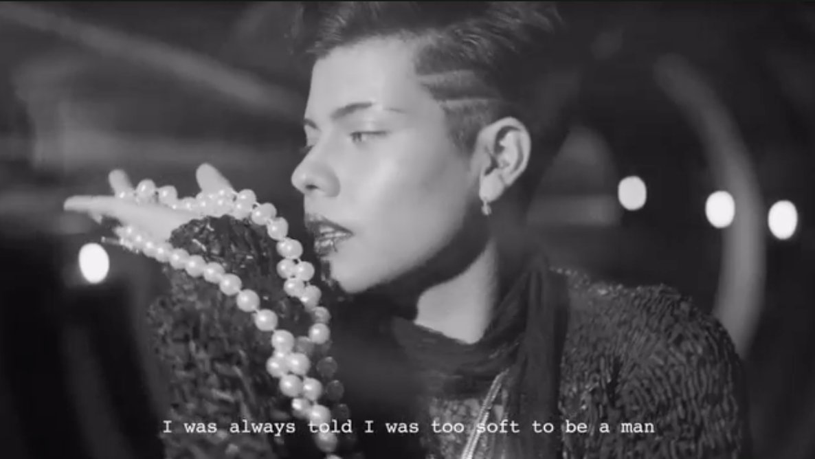 gdragonupdate's tweet photo. [#TBT] 190915 - VOGUE ITALIA

"Perception of the gender, sexuality and identity of artists like David Bowie and #GDRAGON" inspired Colombian artist MX's short film for Maison Margiela's #MyMutiny campaign

🔗https://t.co/VPvNhBrmns

@IBGDRGN #지드래곤 https://t.co/2oaXVYP9jv