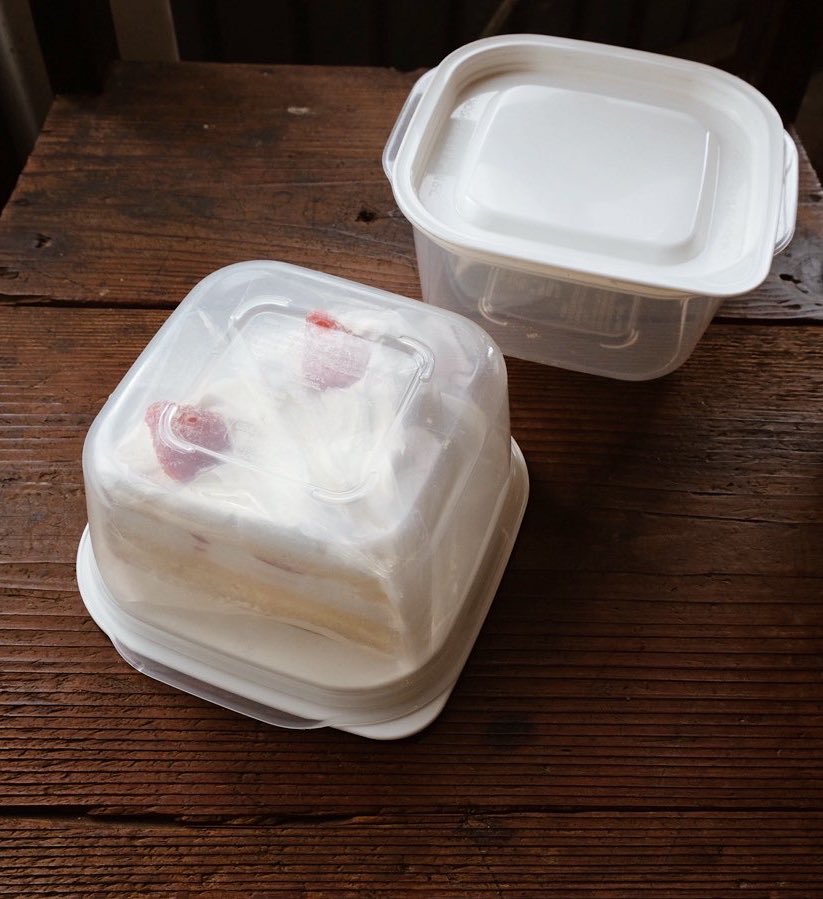 河井 菜摘 Natsumi Kawai ケーキ類を冷蔵庫で保管する時 タッパーひっくり返したらコンパクトケーキドームになるよ 取り出す時崩れる心配なし